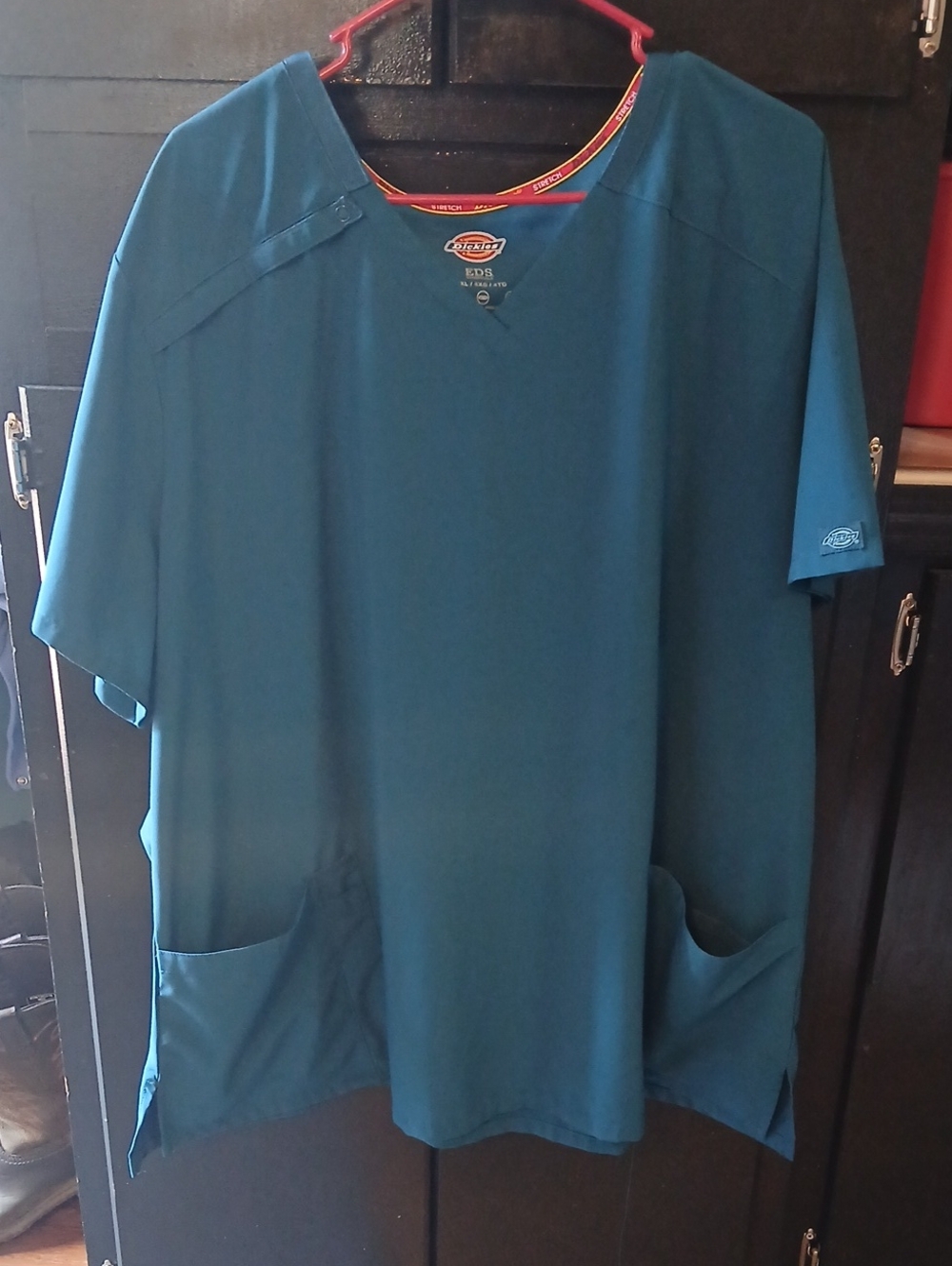 Dickies Men’s Scrub Top in Teal